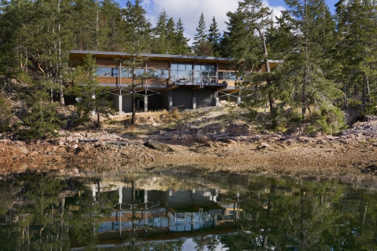 Modern Lake Residence by Balance Associates Architects