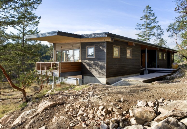 Modern Lake Residence by Balance Associates Architects