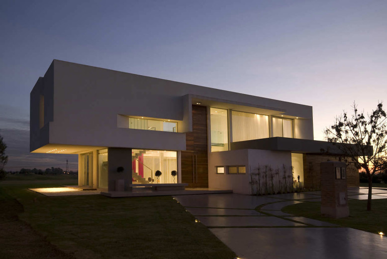 Concrete House by Vanguarda Architects