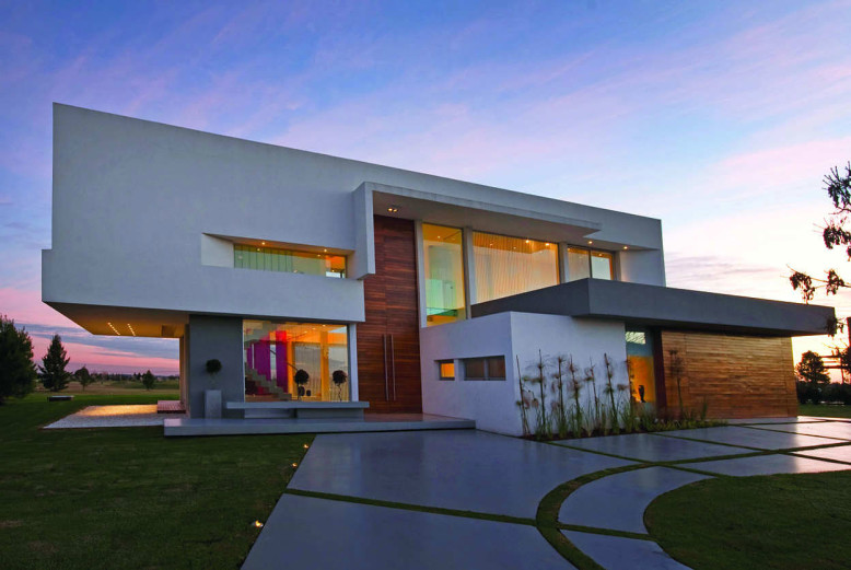 5,253 square foot modern home