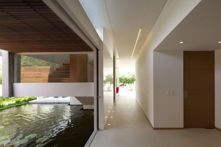 Modern house designed by Hernandez Silva Arquitectos