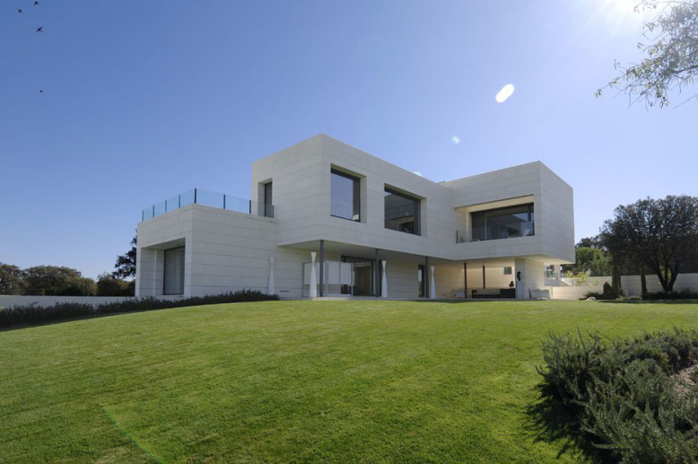 House in Madrid by A-cero