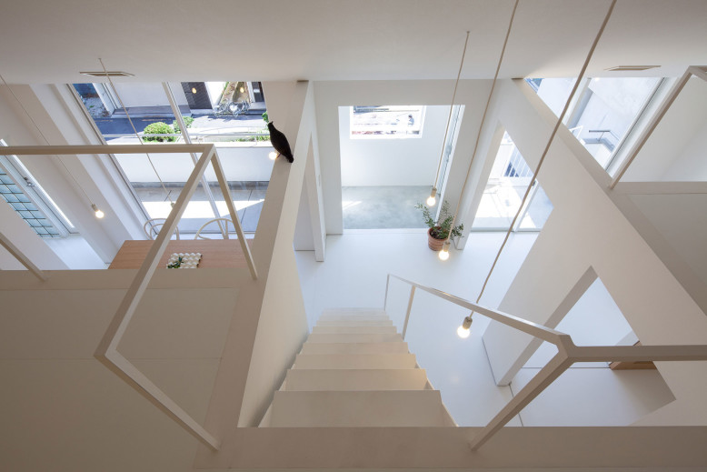 modern home completed in 2012 by Yasunari Tsukada Design