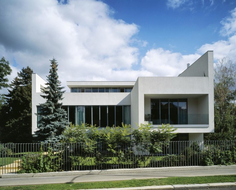Villa Juarezova by Radan Hubicka Architectural Studio