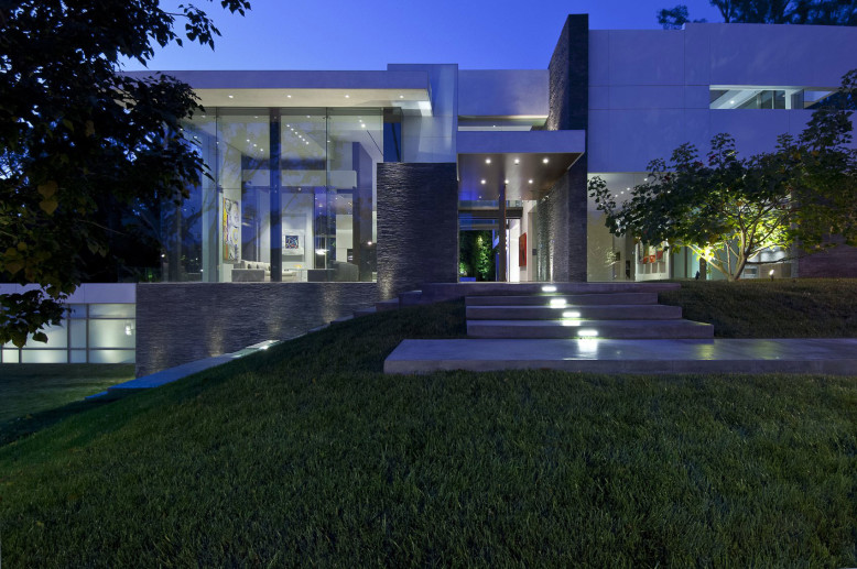 Beautiful home in Beverly Hills