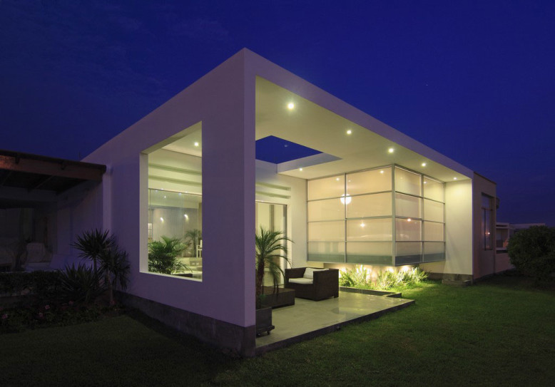 Modern House by Gomez de la Torre & Guerrero Arquitectos