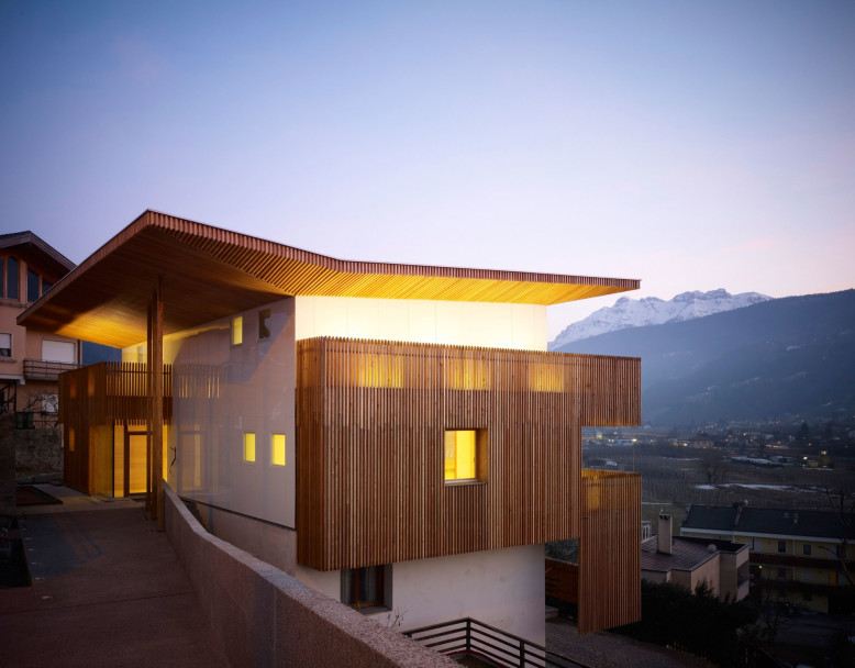 Modern House by Burnazzi Feltrin Architects