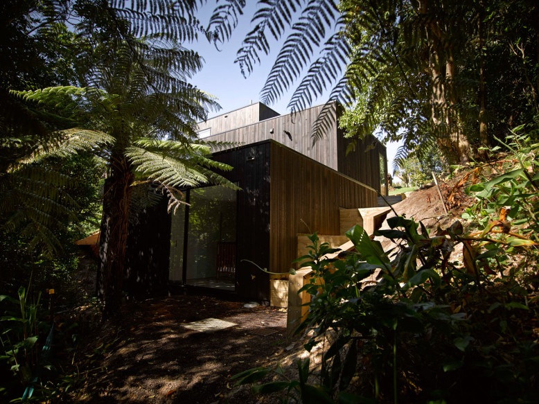 Waiatarua House by Hamish Monk Architecture