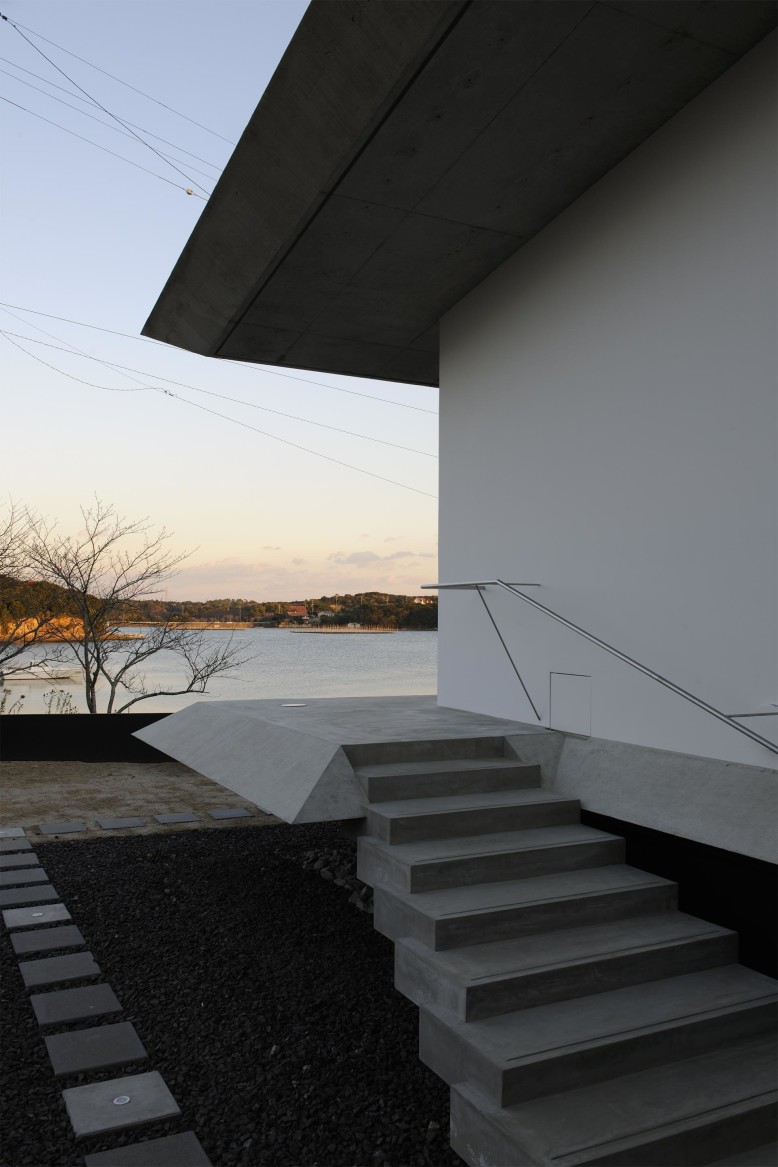 Beach House - I by Yamamori Architect & Associates