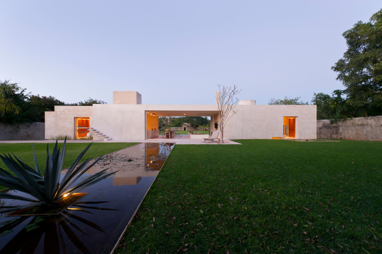 Contemporary House by Reyes Ríos + Larraín Arquitectos