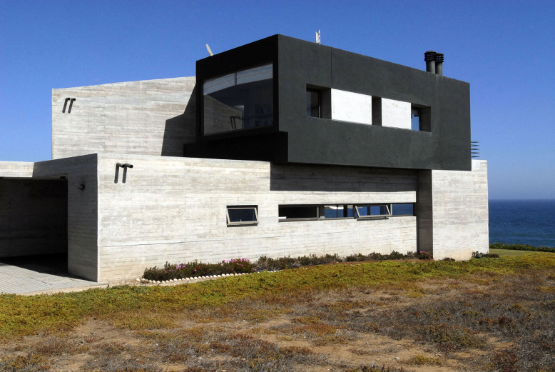 Modern Residence by DX Arquitectos