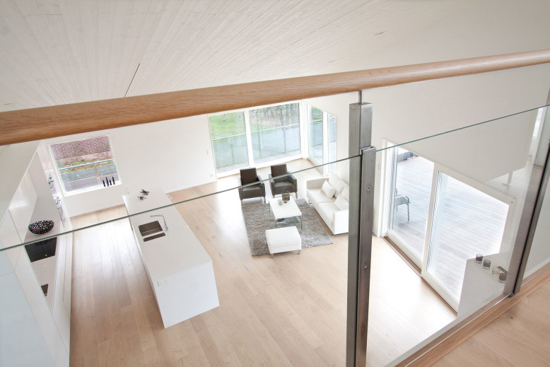 2,583 square foot modern residence 
