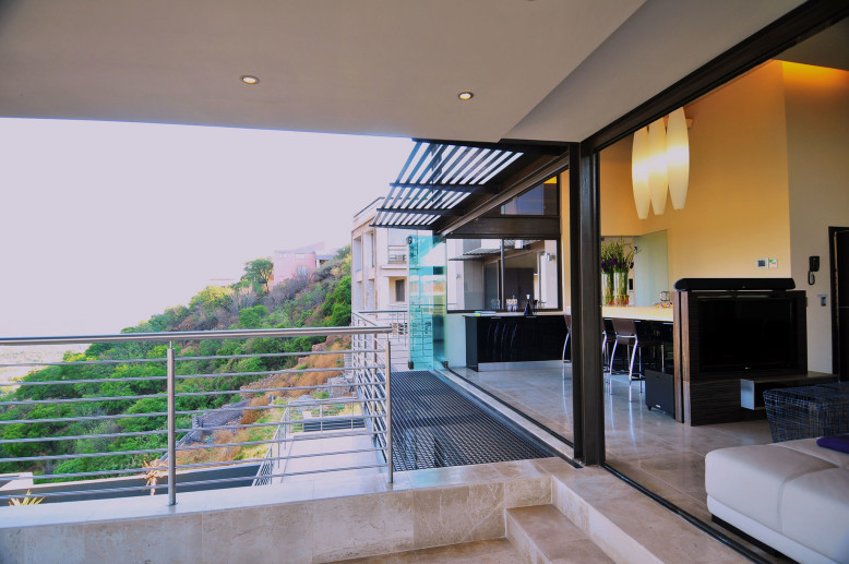 Luxury Residence by Nico van der Meulen Architects