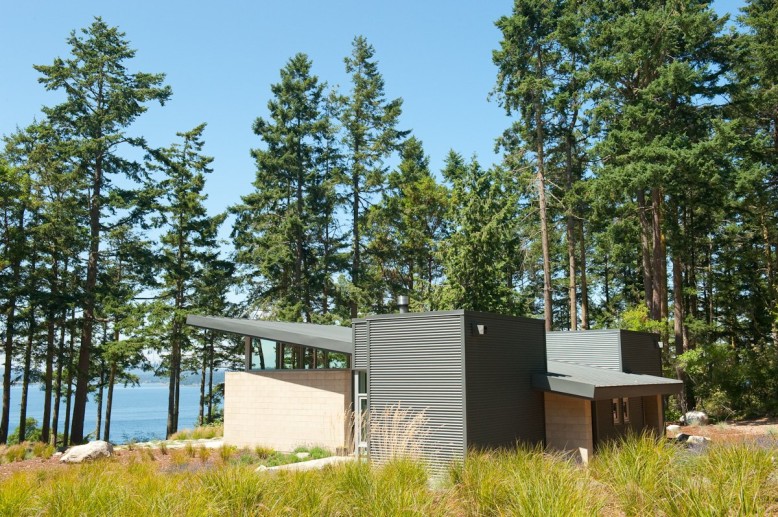 Lopez Island Cabin by Stuart Silk Architects