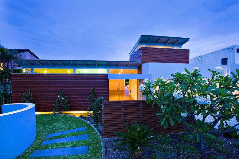 Marcus Beach House by Robinson Architects