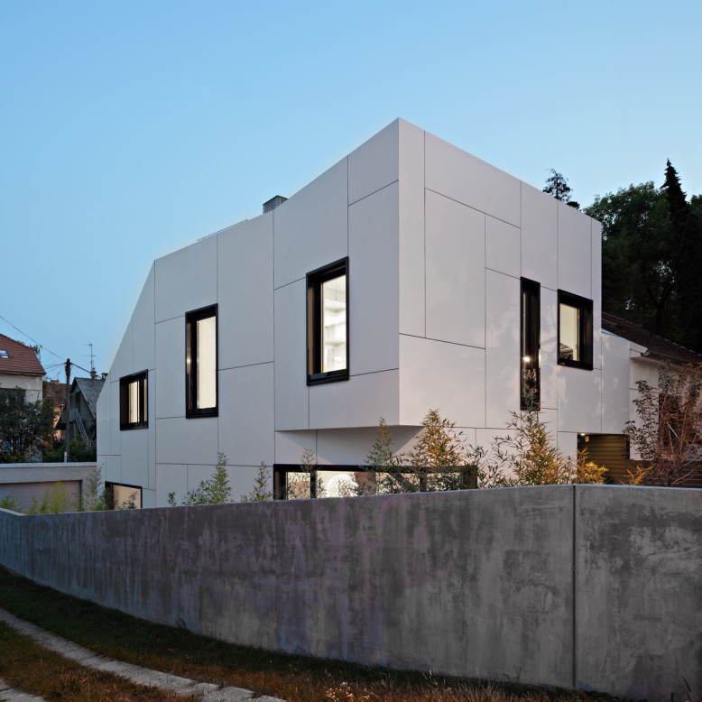 Contemporary House by DVA Arhitekta