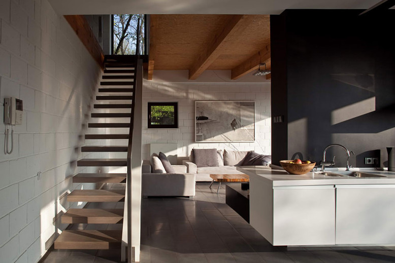 Modern Home by Drozdov Partners