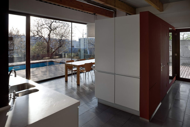 Modern Home by Drozdov Partners