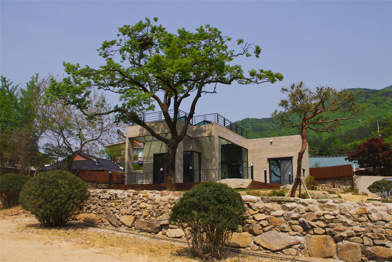 House of San Jo by Studio Gaon
