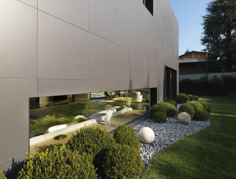Modern Family House by Enrico Iascone Architetti