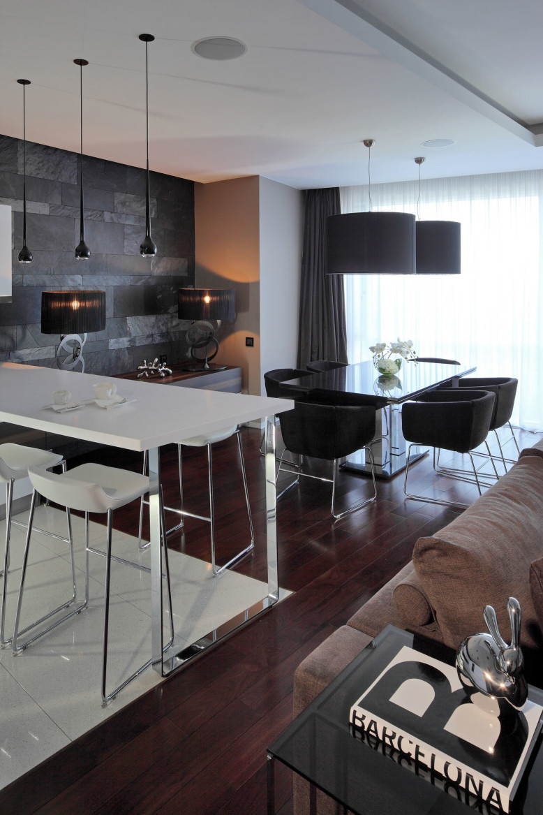 Riviera Apartment by Geometrix Design