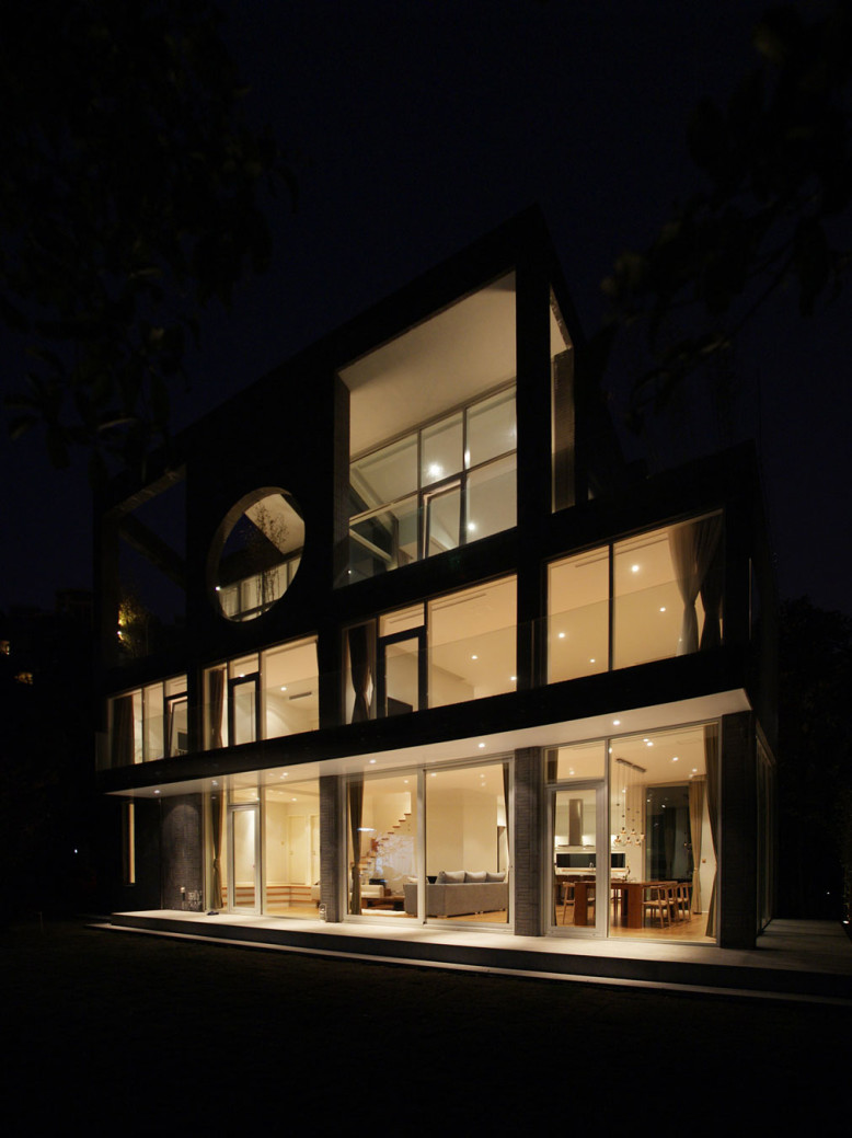 Modern Villa by QSJW Architects
