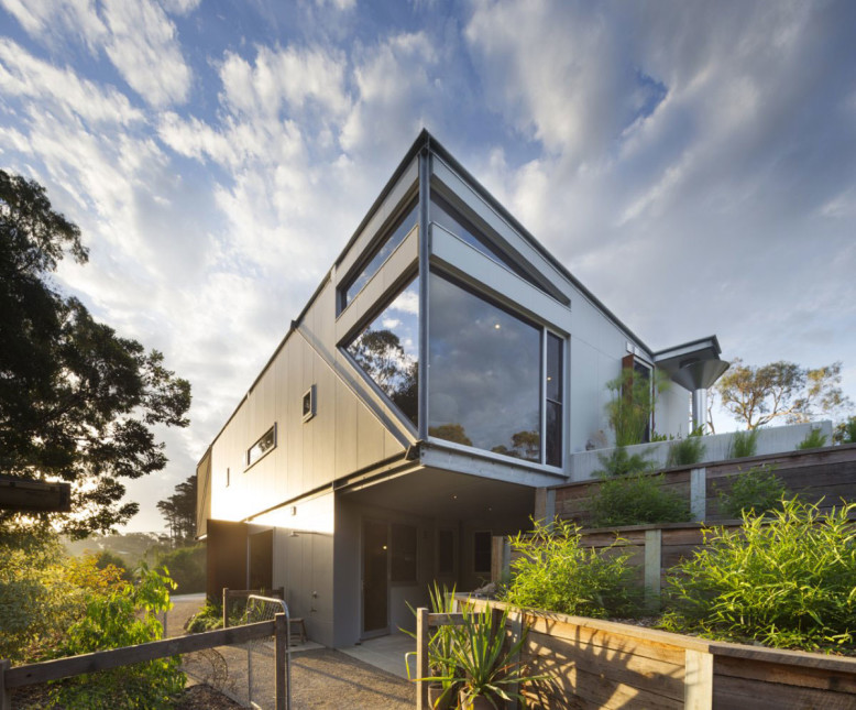 The Rest House by Tim Spicer Architects and Col Bandy Architects