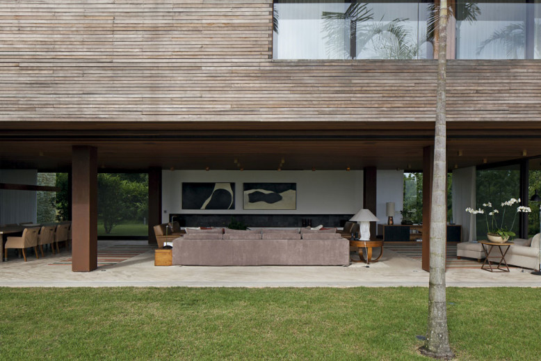 CT House by Bernardes + Jacobsen Arquitetura