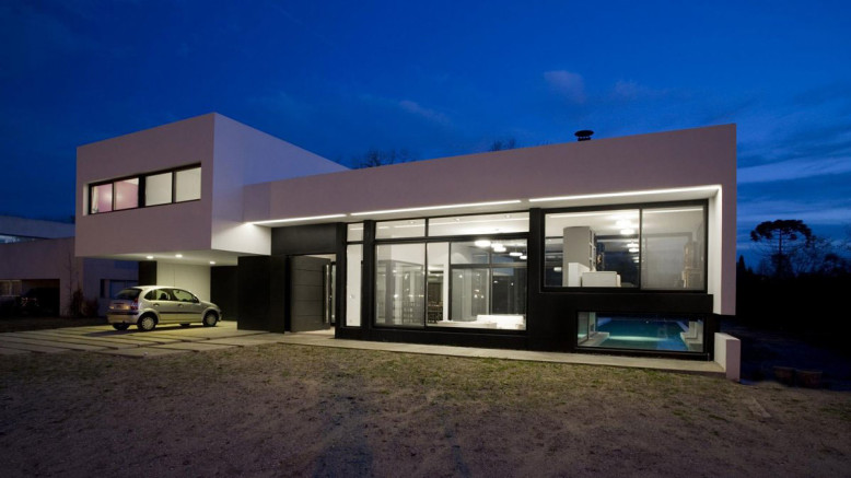 Grand Bell House by Andres Remy Arquitectos