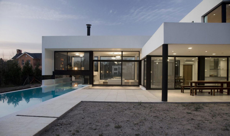 Grand Bell House by Andres Remy Arquitectos