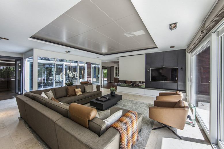 Villa in the Dunes by Centric Design Group