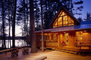 Rustic lakeside retreat by Whitten Architects