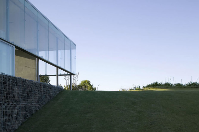 Stylish glass house with panoramic views in New Zealand