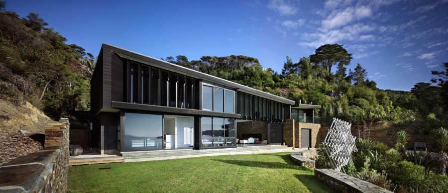  Contemporary beach house in New Zealand by Daniel Marshall Architects