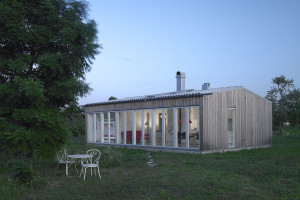 Modern retreat in Sweden by LLP arkitektkontor