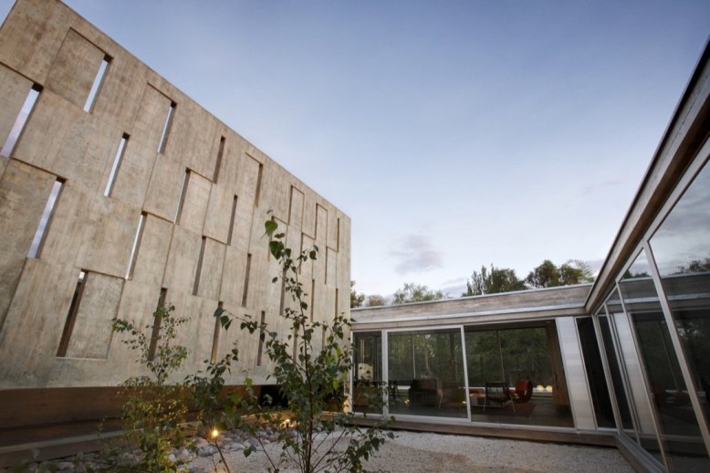 Contemporary concrete house in Argentina