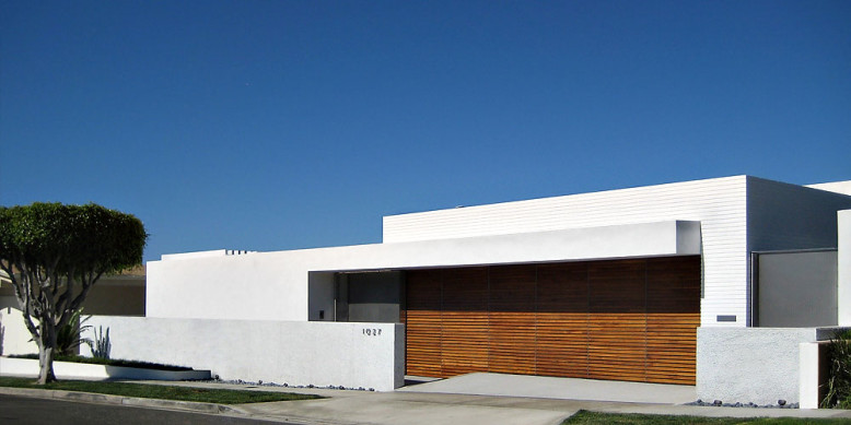 Stylish House in Corona del Mar by Laidlaw Schultz Architects