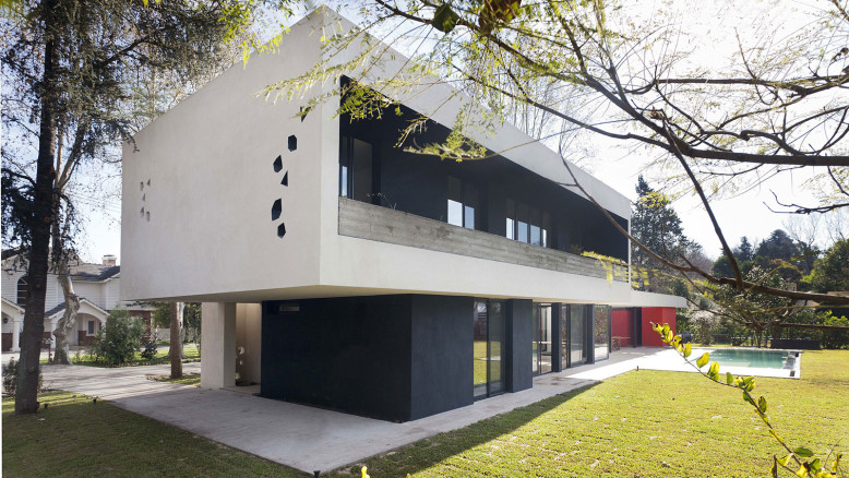 Modern House in Argentina by Enrique Barberis