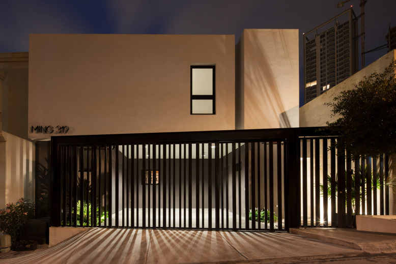 Contemporary House by LGZ Taller de Arquitectura