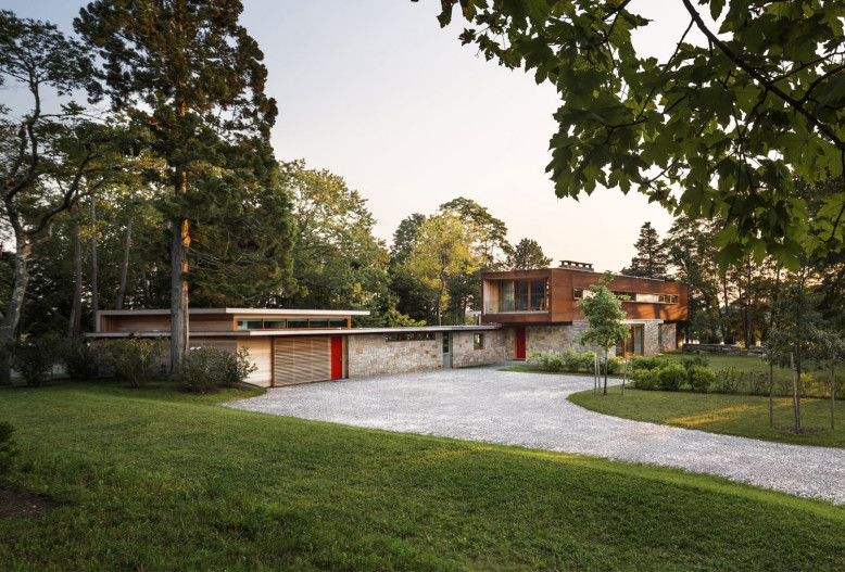 Contemporary renovation of an historic house by Joeb Moore & Partners