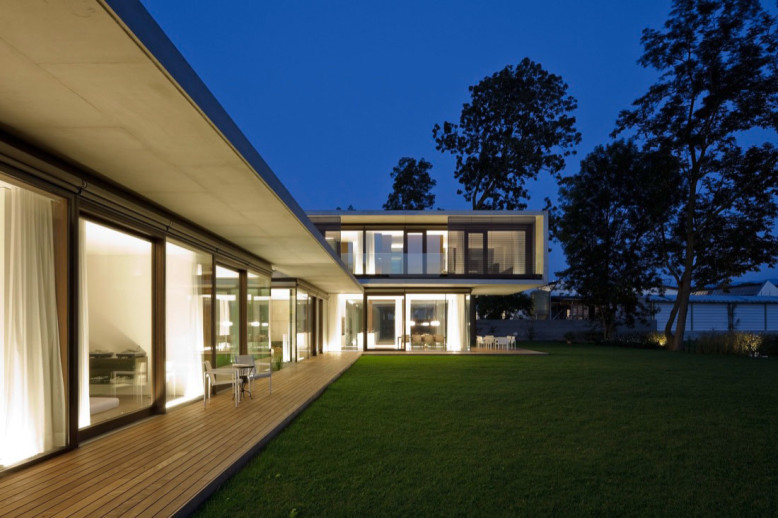Modern House by Dietrich Untertrifaller Architekten