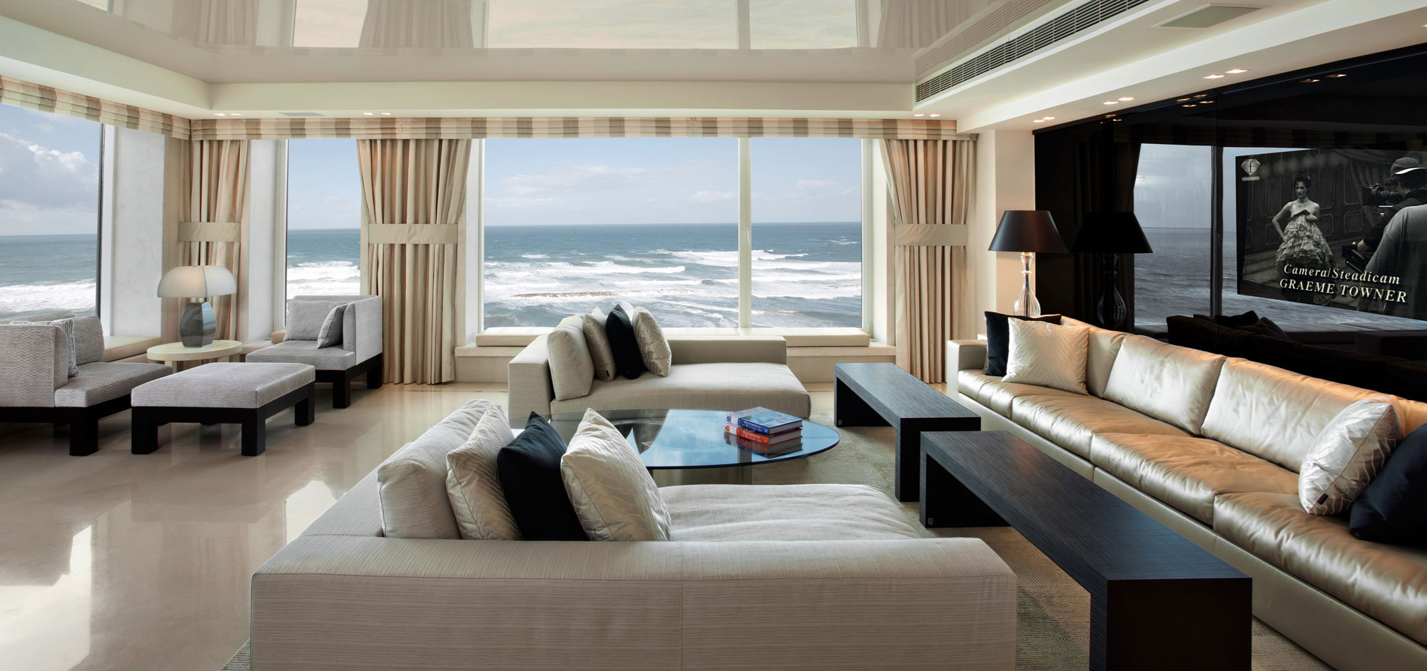 Luxury Apartment on the beach by Daniel Hasson | Homedezen