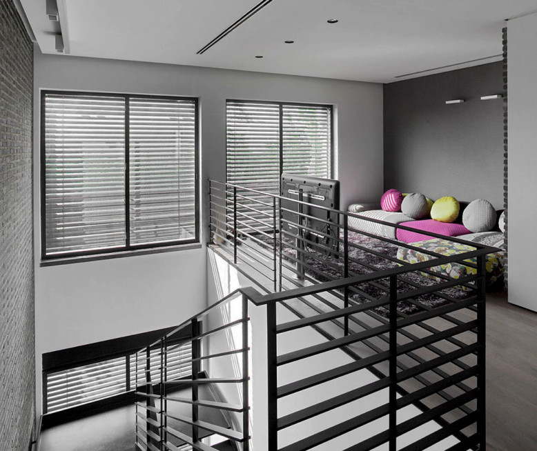 Ramat Hasharon House 10 by Pitsou Kedem Architects