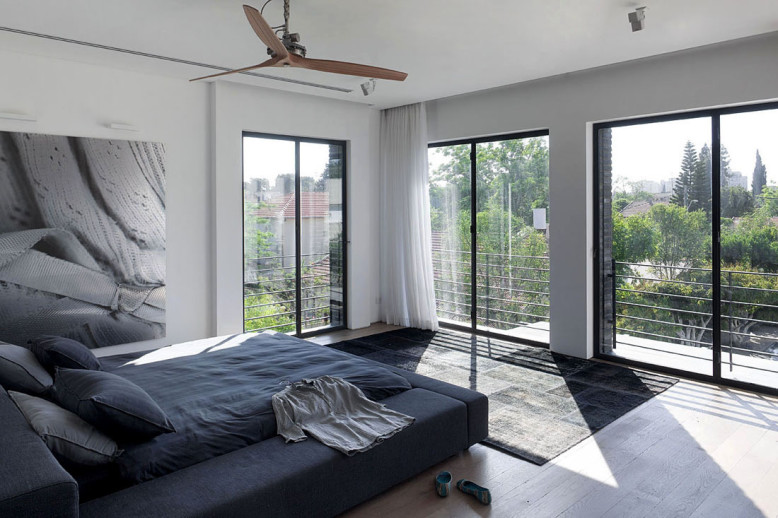 Ramat Hasharon House 10 by Pitsou Kedem Architects