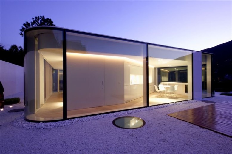 Polygonal Glass Pavilion
