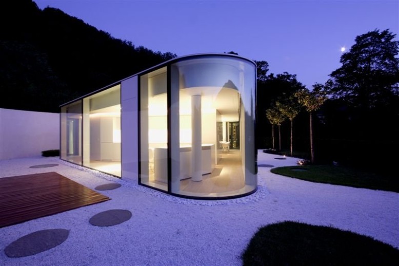 Polygonal Glass Pavilion