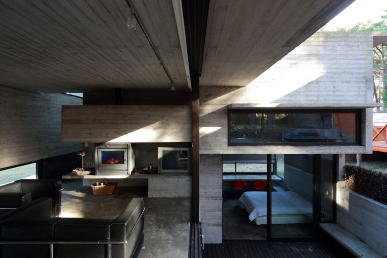 Pedroso House by Luciano Kruk and María Victoria Besonías