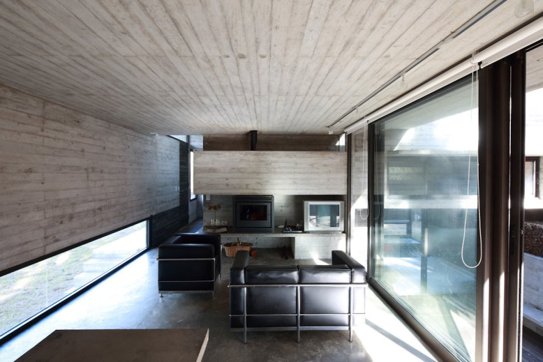 Pedroso House by Luciano Kruk and María Victoria Besonías