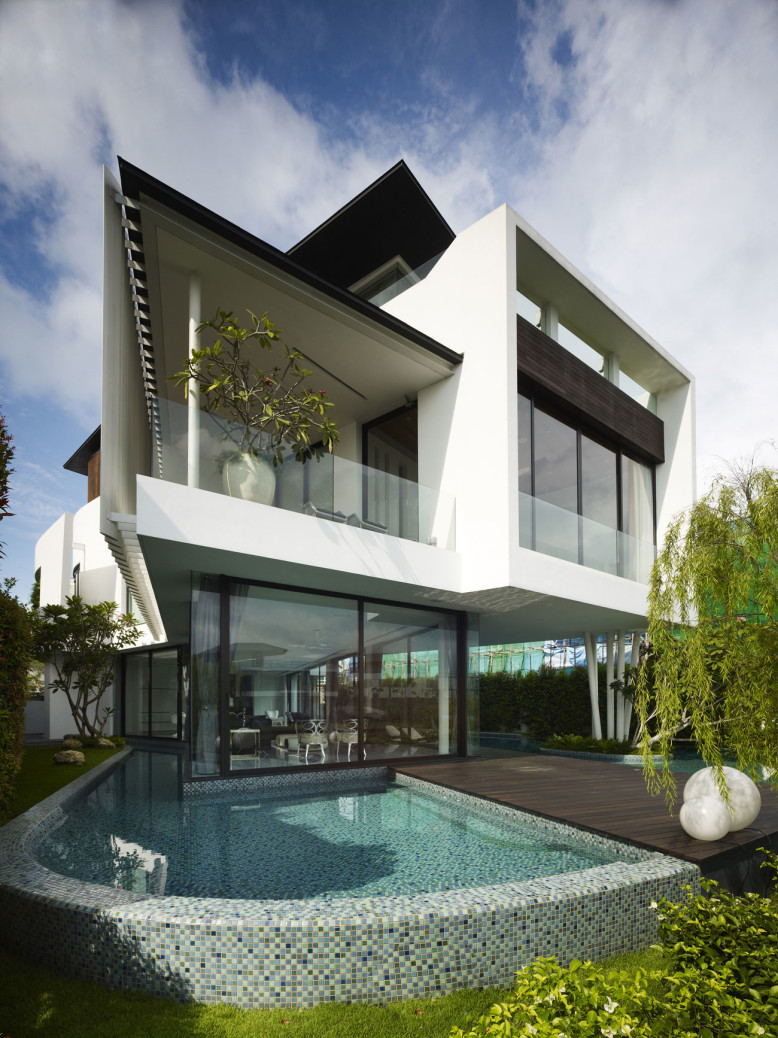 Waterfront Residence in Singapore by Aamer Architects