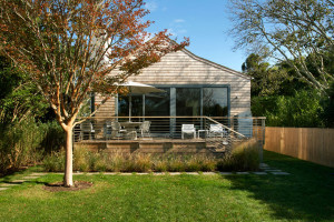 Elegant cottage by Axis Mundi Design